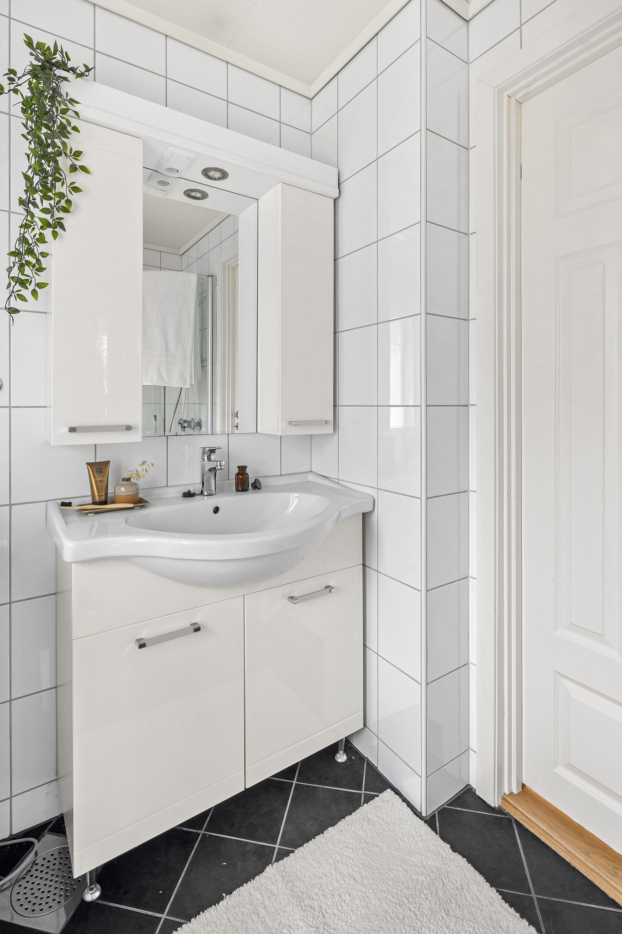 bathroom-6893066_1920