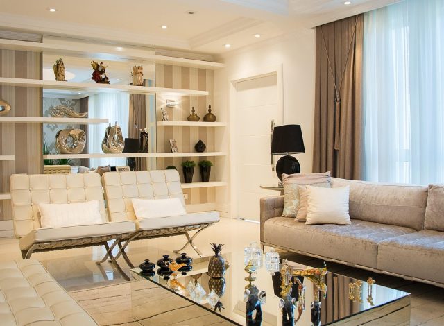 beige-clutter-mismatched-accent-walls-featured